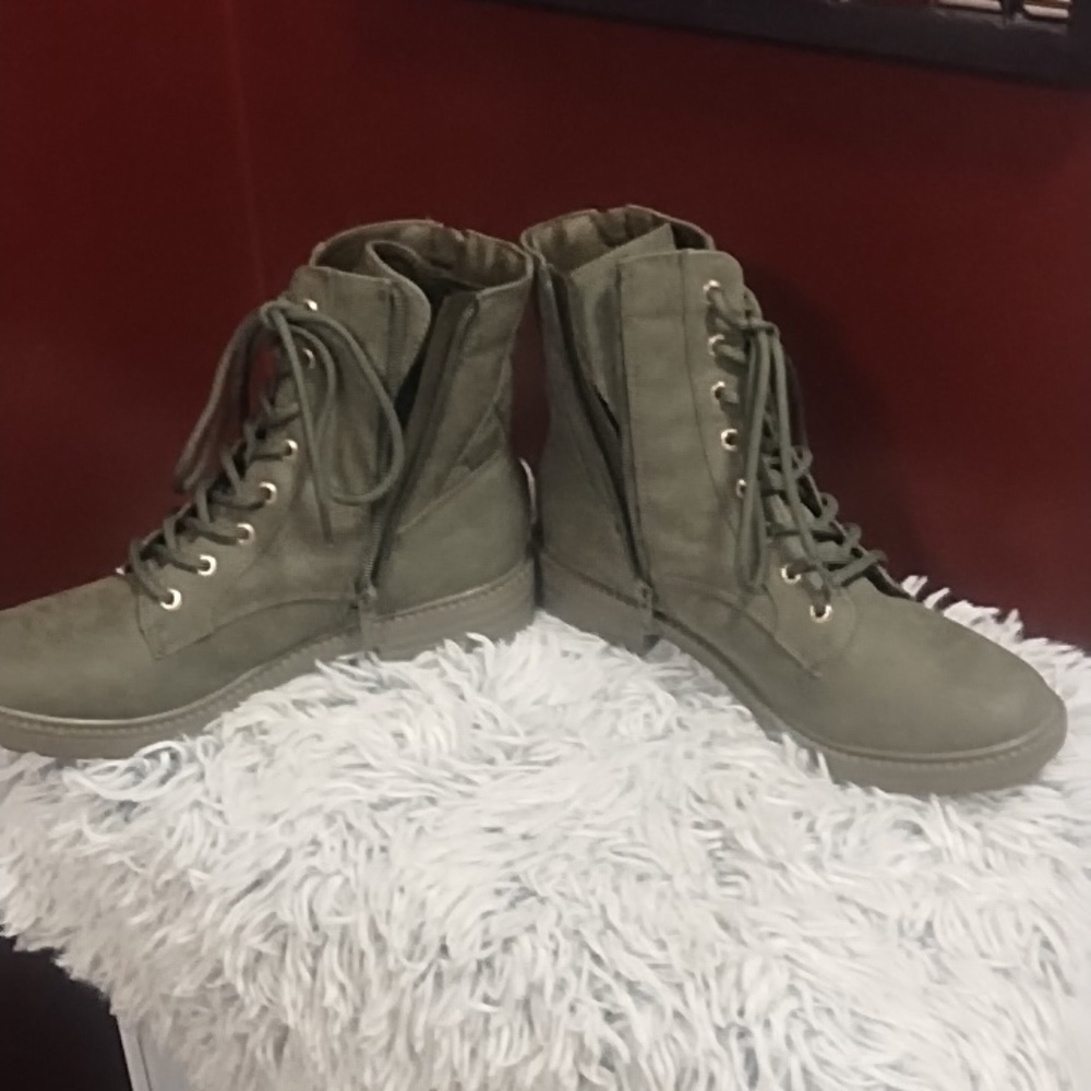Women's Olive Lace-Up Combat Boots - Picture 3 of 7
